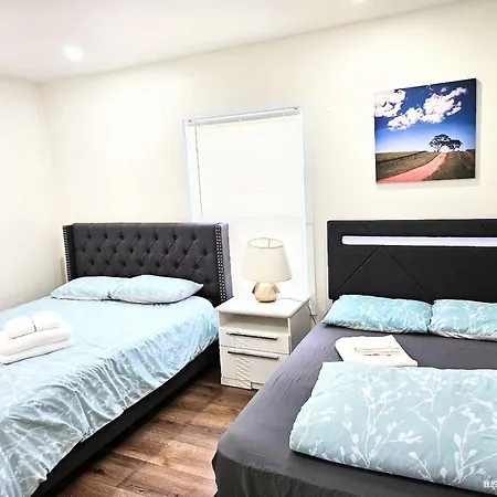 Cheerful 2-Bedroom House Free Parking, No Pets, No Smoking
